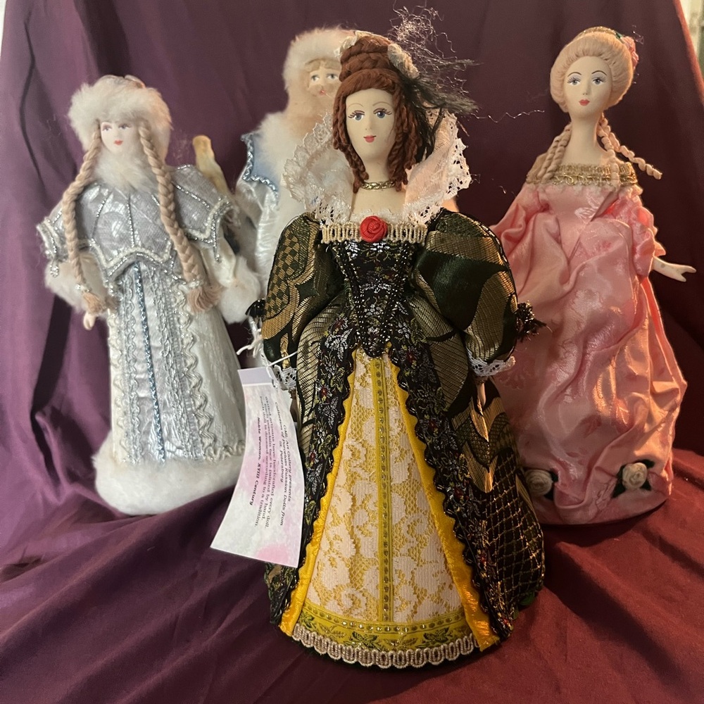Elegant Decorative Dolls Set